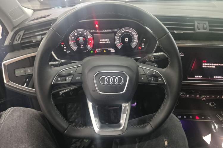 Used Audi Q3 2022 40 TFSI Fashion Dynamic Model Steering Wheel