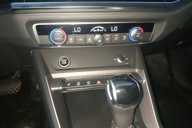 Used Audi Q3 2022 35 TFSI Fashion Dynamic Model Audio And AC Panel