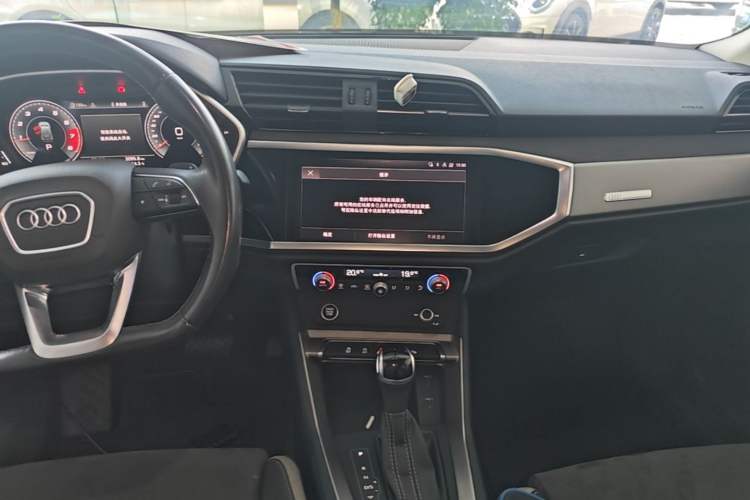 Used Audi Q3 2022 35 TFSI Fashion Dynamic Model Audio And AC Panel