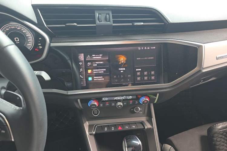 Used Audi Q3 2022 35 TFSI Fashion Dynamic Model Audio And AC Panel