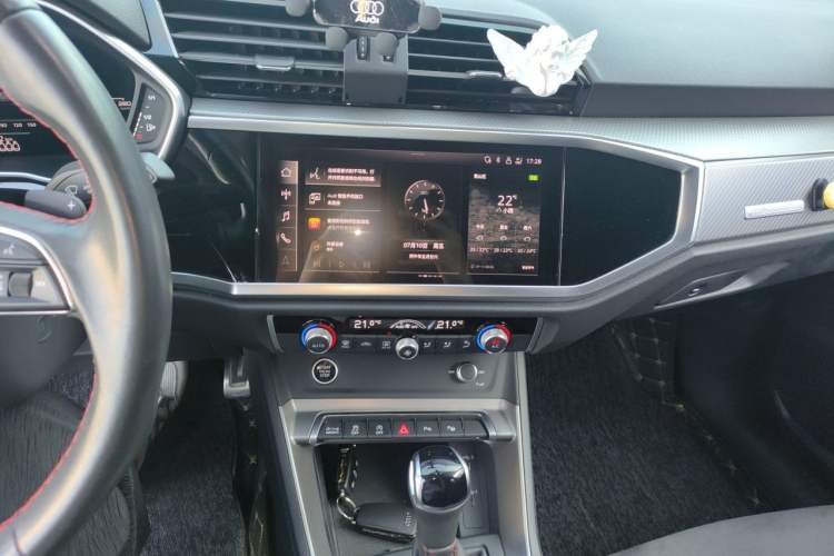 Used Audi Q3 2022 40 TFSI RS Package Performance Model Audio And AC Panel