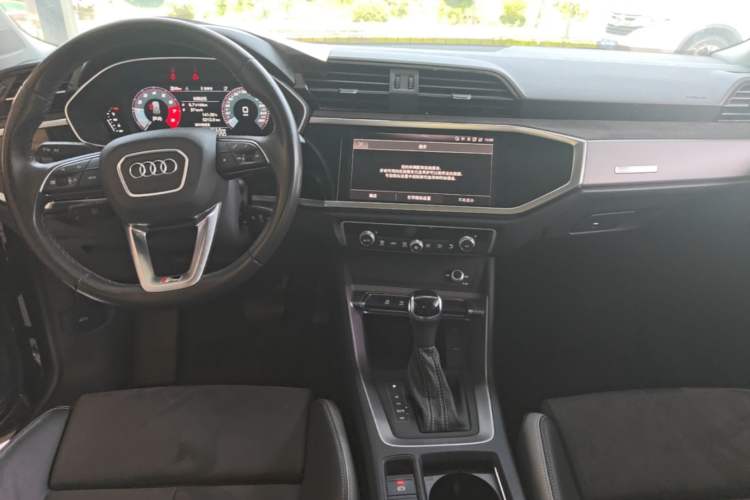 Used Audi Q3 2022 35 TFSI Progressive Dynamic Edition Center Console