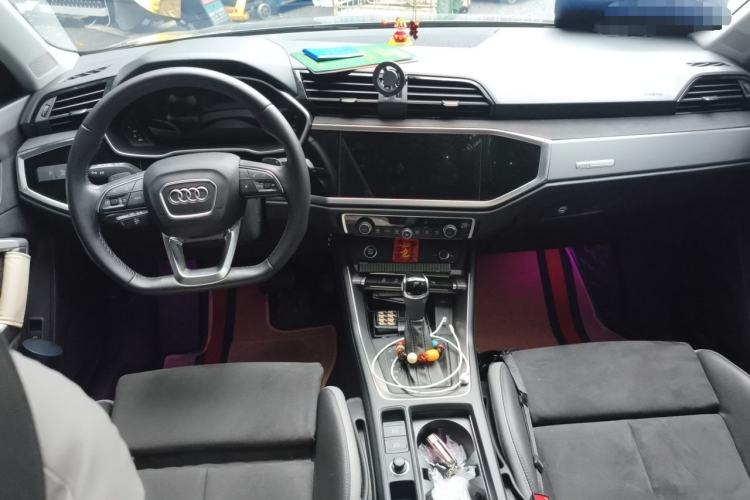 Used Audi Q3 2022 35 TFSI Fashion Dynamic Model Center Console