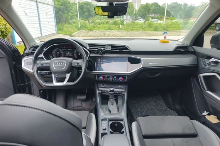 Used Audi Q3 2022 35 TFSI Fashion Dynamic Model Center Console