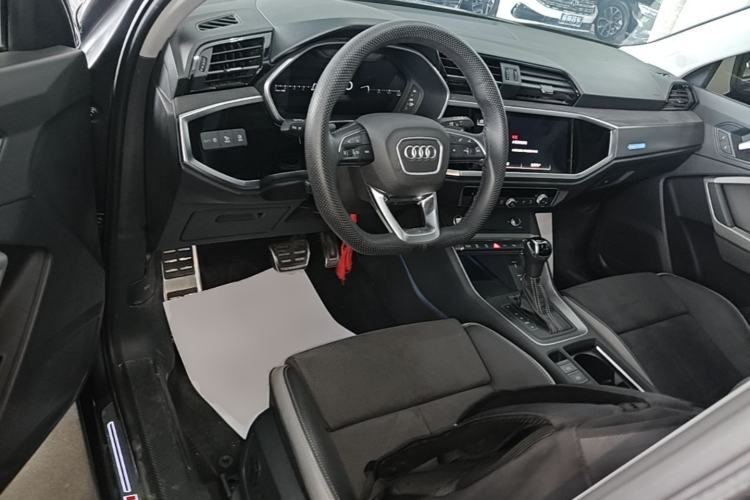 Used Audi Q3 2022 40 TFSI Fashion Dynamic Model Center Console