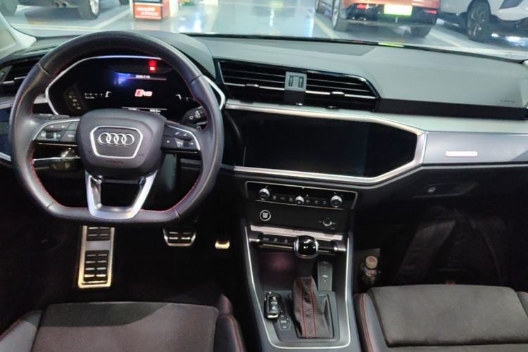 Used Audi Q3 2022 40 TFSI RS Package Performance Model Center Console