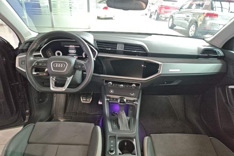 Used Audi Q3 2022 40 TFSI Fashion Dynamic Model Center Console