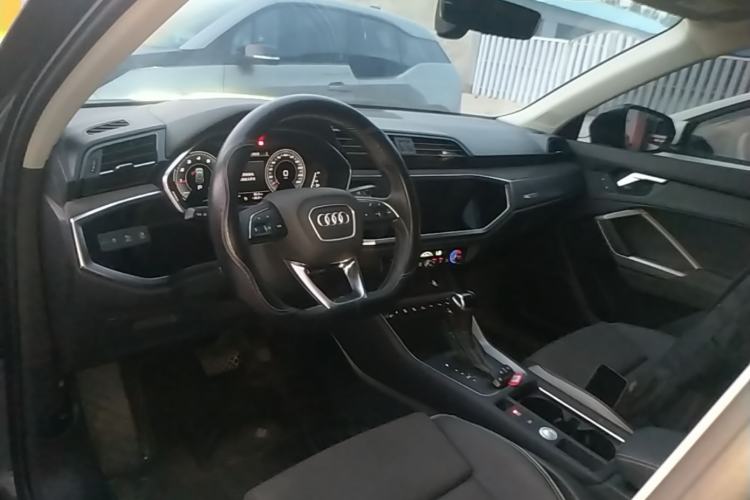 Used Audi Q3 2022 35 TFSI Fashion Dynamic Model Center Console