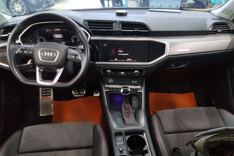 Used Audi Q3 2022 40 TFSI RS Package Performance Model Center Console