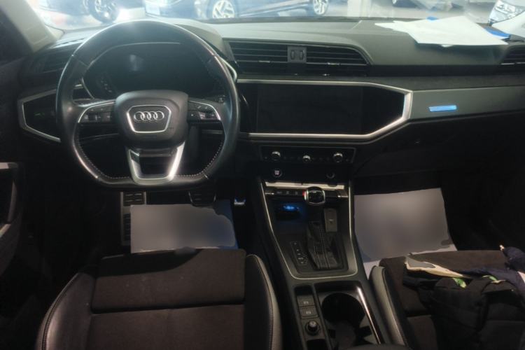 Used Audi Q3 2022 40 TFSI Fashion Dynamic Model Center Console