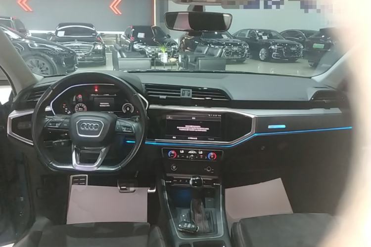 Used Audi Q3 2022 40 TFSI RS Package Performance Model Center Console