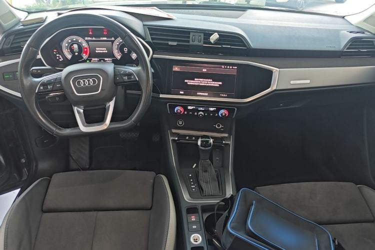 Used Audi Q3 2022 35 TFSI Fashion Dynamic Model Center Console