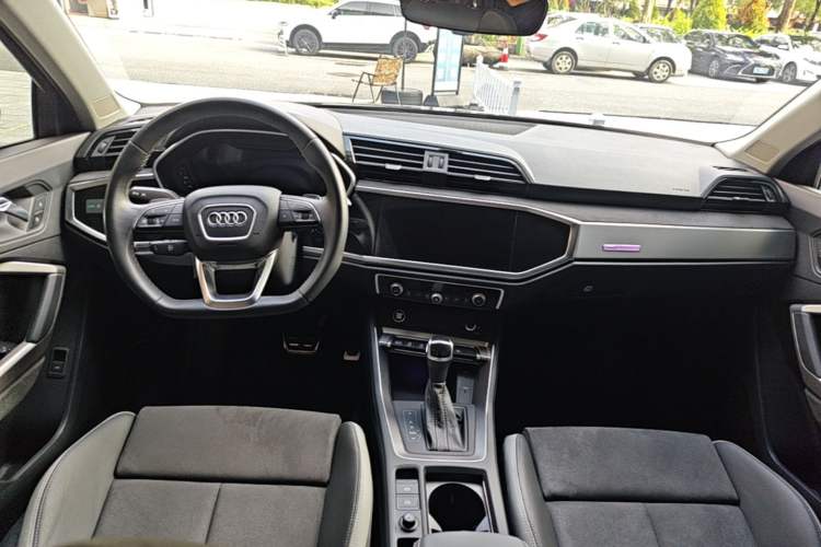 Used Audi Q3 2022 40 TFSI Fashion Dynamic Model Center Console