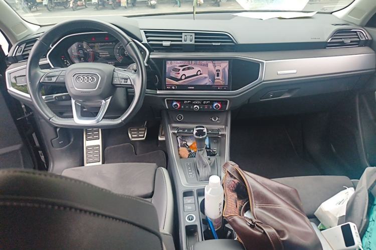 Used Audi Q3 2022 40 TFSI Fashion Dynamic Model Center Console