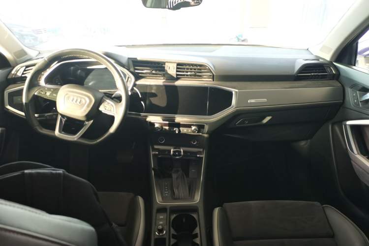 Used Audi Q3 2022 35 TFSI Fashion Dynamic Model Center Console