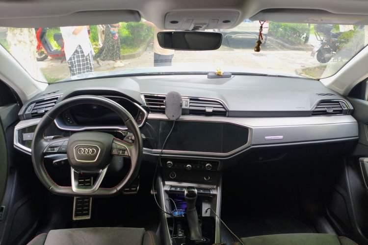 Used Audi Q3 2022 40 TFSI RS Package Performance Model Center Console