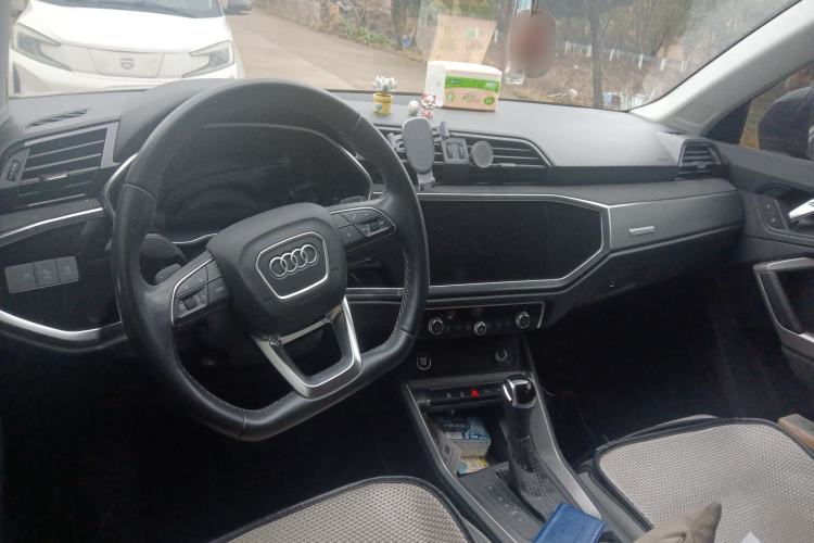 Used Audi Q3 2022 35 TFSI Fashion Dynamic Model Center Console