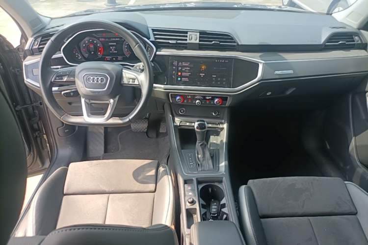 Used Audi Q3 2022 35 TFSI Fashion Dynamic Model Center Console