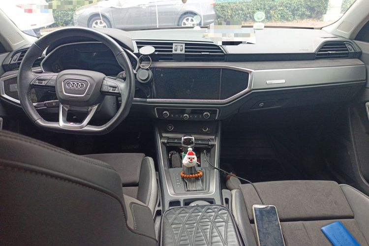 Used Audi Q3 2022 35 TFSI Fashion Dynamic Model Center Console