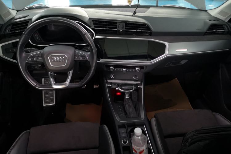 Used Audi Q3 2022 40 TFSI Fashion Dynamic Model Center Console