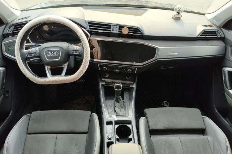Used Audi Q3 2022 35 TFSI Fashion Dynamic Model Center Console