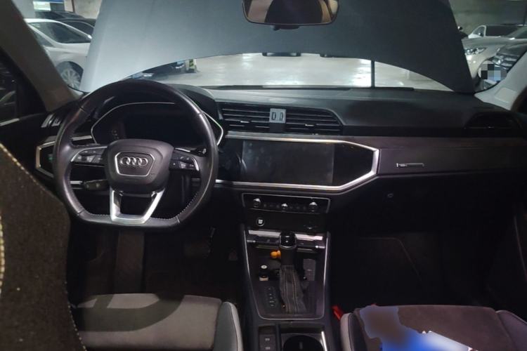 Used Audi Q3 2022 35 TFSI Fashion Dynamic Model Center Console