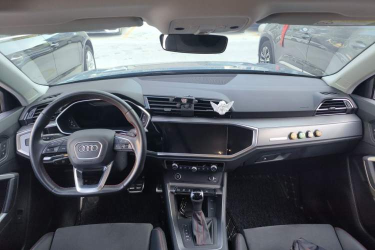 Used Audi Q3 2022 40 TFSI RS Package Performance Model Center Console