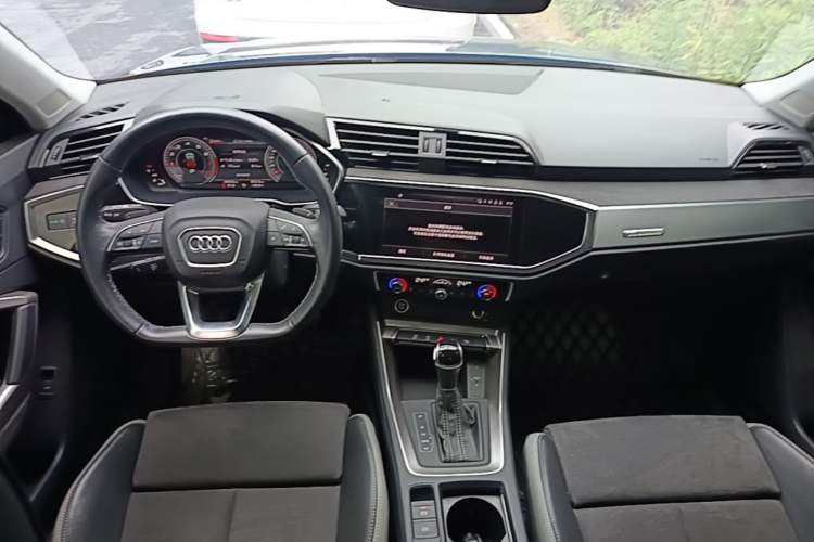 Used Audi Q3 2022 35 TFSI Fashion Dynamic Model Center Console