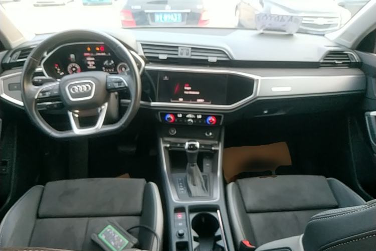 Used Audi Q3 2022 35 TFSI Fashion Dynamic Model Center Console