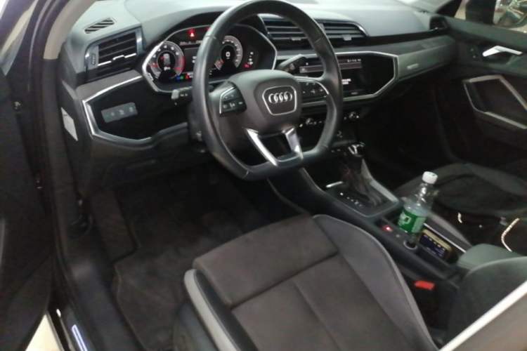 Used Audi Q3 2022 35 TFSI Fashion Dynamic Model Center Console