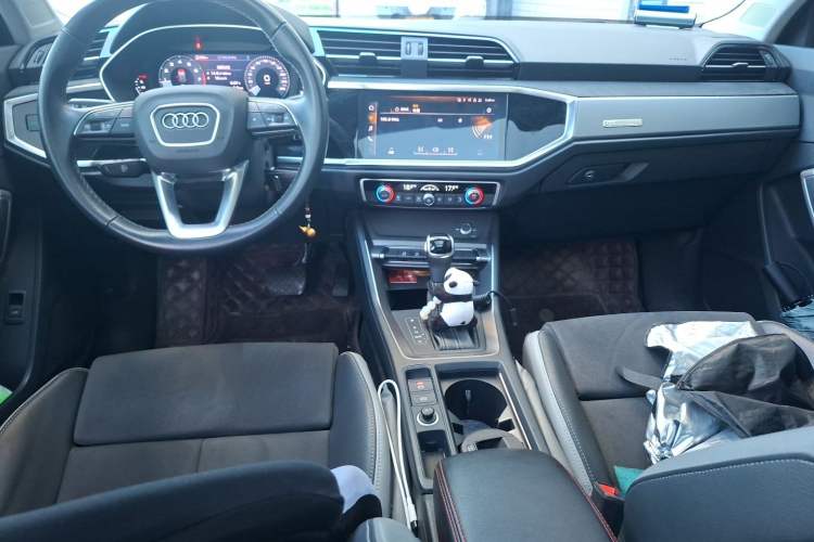Used Audi Q3 2022 35 TFSI Progressive Dynamic Edition Center Console