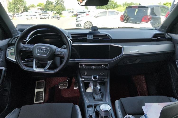 Used Audi Q3 2022 45 TFSI quattro Fashion Dynamic Model Center Console