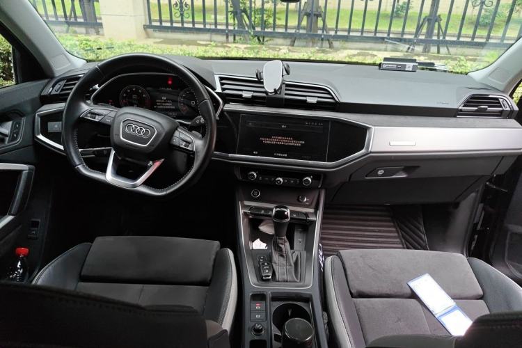 Used Audi Q3 2022 35 TFSI Fashion Dynamic Model Center Console