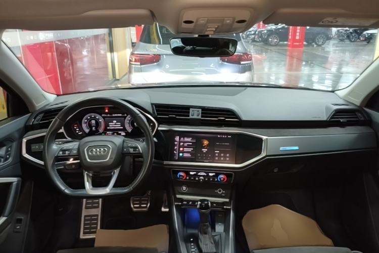 Used Audi Q3 2022 40 TFSI Fashion Dynamic Model Center Console
