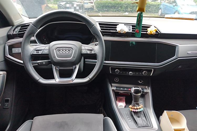 Used Audi Q3 2022 35 TFSI Fashion Dynamic Model Center Console