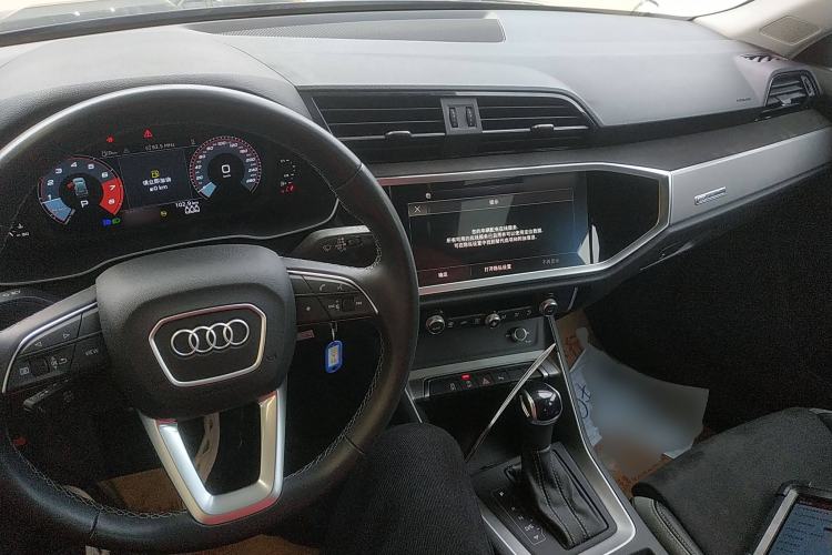 Used Audi Q3 2022 35 TFSI Progressive Dynamic Edition Center Console