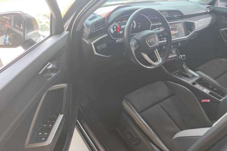 Used Audi Q3 2022 35 TFSI Progressive Dynamic Edition Driver Seat