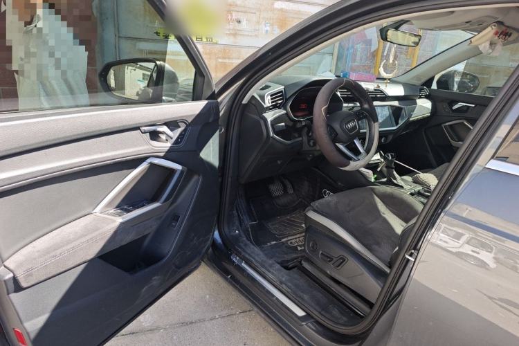 Used Audi Q3 2022 35 TFSI Progressive Dynamic Edition Driver Seat