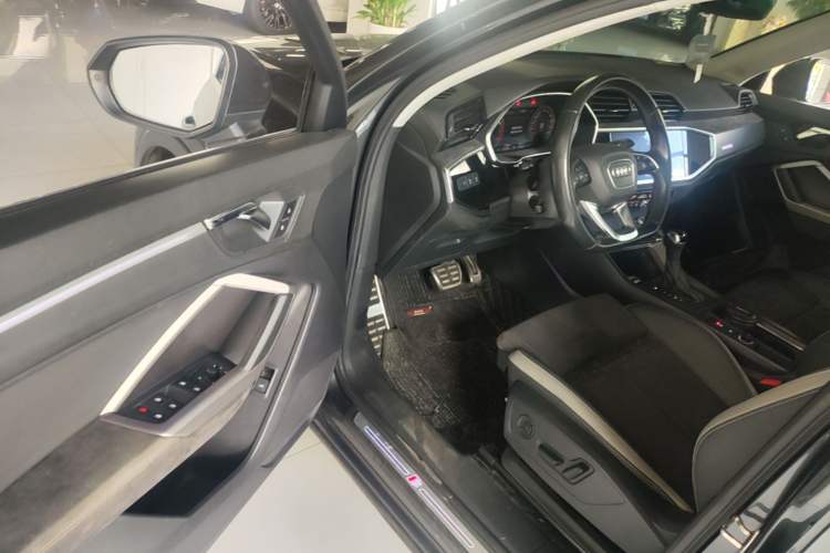 Used Audi Q3 2022 40 TFSI Fashion Dynamic Model Driver Seat