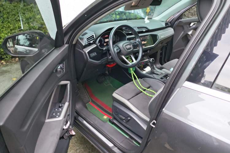 Used Audi Q3 2022 35 TFSI Progressive Dynamic Edition Driver Seat