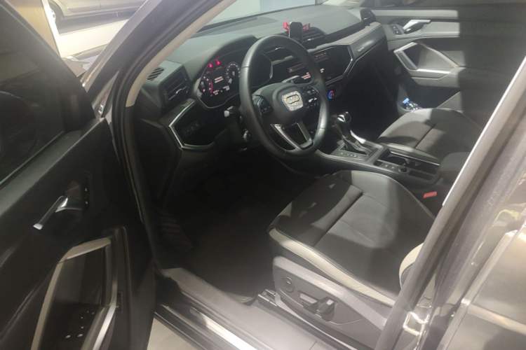 Used Audi Q3 2022 35 TFSI Progressive Dynamic Edition Driver Seat
