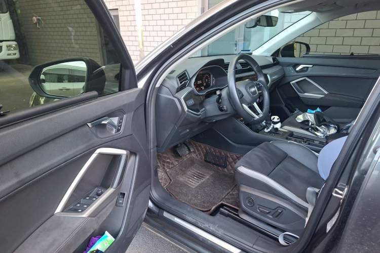Used Audi Q3 2022 35 TFSI Progressive Dynamic Edition Driver Seat