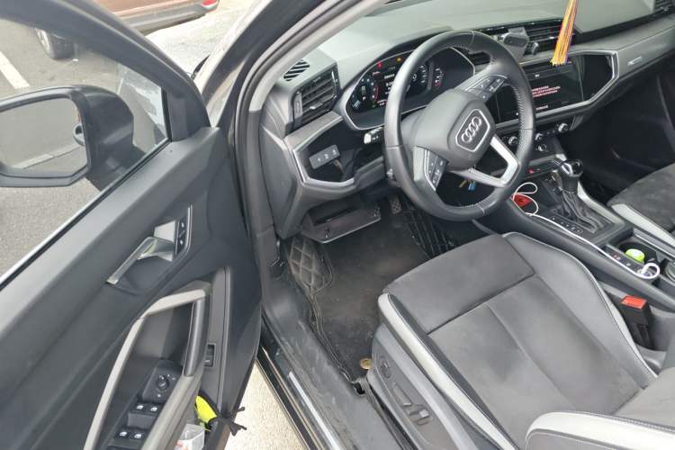 Used Audi Q3 2022 35 TFSI Progressive Dynamic Edition Driver Seat