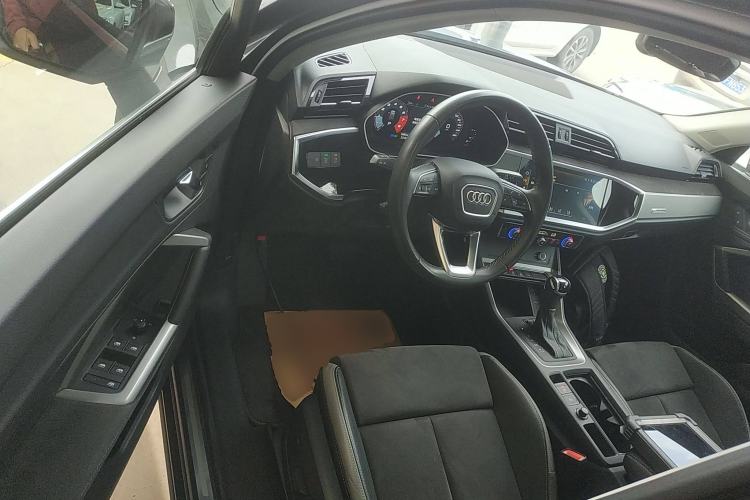 Used Audi Q3 2022 35 TFSI Progressive Dynamic Edition Driver Seat