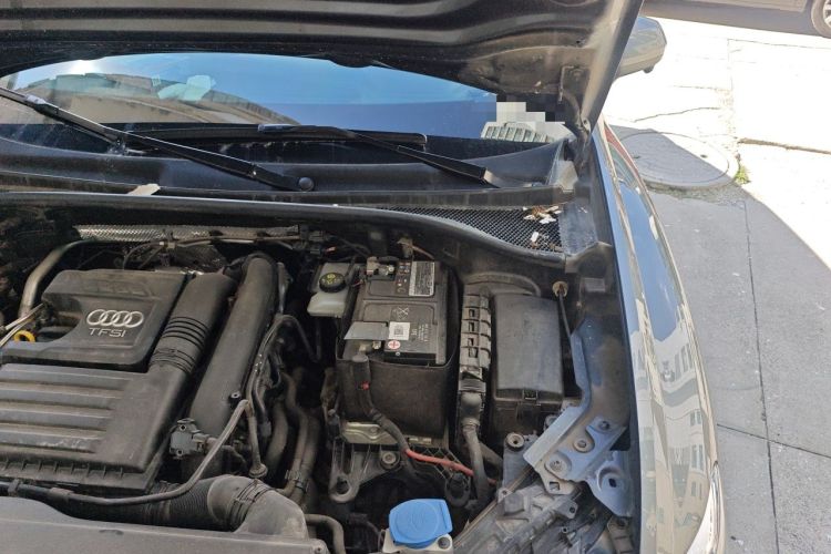 Used Audi Q3 2022 35 TFSI Progressive Dynamic Edition Engine Bay Left