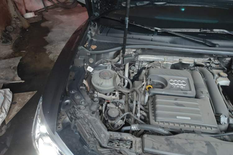 Used Audi Q3 2022 35 TFSI Progressive Dynamic Edition Engine Bay Right