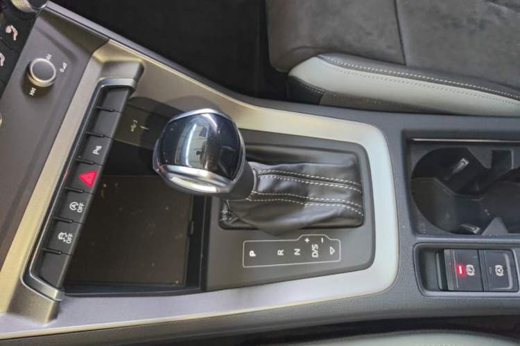 Used Audi Q3 2022 35 TFSI Progressive Dynamic Edition Gear Lever
