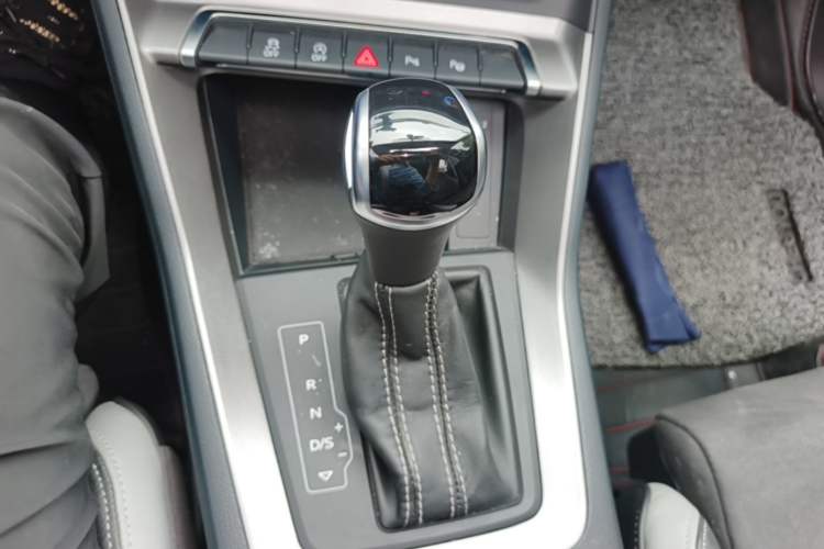 Used Audi Q3 2022 35 TFSI Fashion Dynamic Model Gear Lever