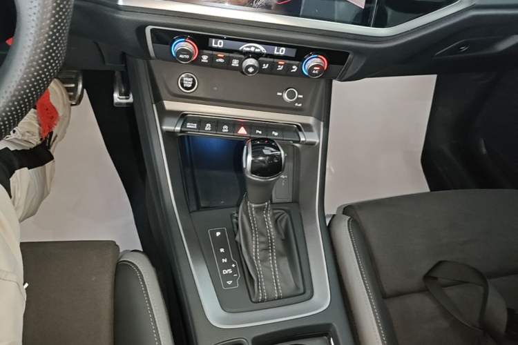Used Audi Q3 2022 40 TFSI Fashion Dynamic Model Gear Lever