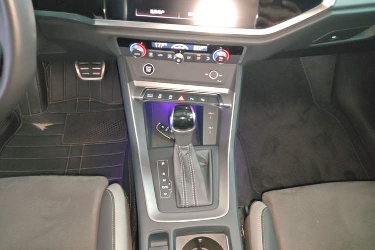 Used Audi Q3 2022 40 TFSI Fashion Dynamic Model Gear Lever